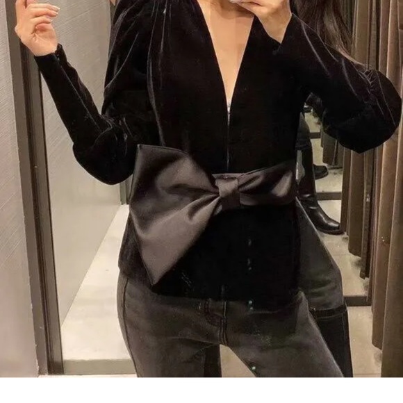Zara Jackets & Blazers - ZARA BLACK VELVET JACKET BLAZER BOW BELT SIZE L 💕